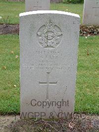 Reichswald Forest War Cemetery - Lee, Richard John