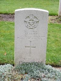 Reichswald Forest War Cemetery - Lowe, James Thomas