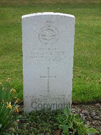 Reichswald Forest War Cemetery - MacKenzie, Henry Douglas