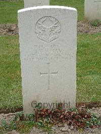 Reichswald Forest War Cemetery - MacLeod, John