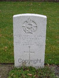 Reichswald Forest War Cemetery - McKenna, Gordon Charles