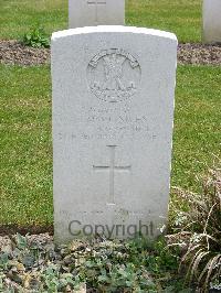 Reichswald Forest War Cemetery - McNiven, Thomas Moncur