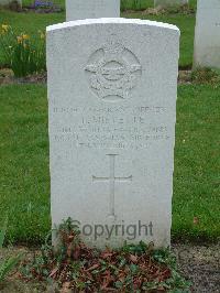 Reichswald Forest War Cemetery - Mieyette, Lloyd