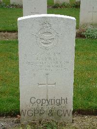 Reichswald Forest War Cemetery - Miles, Leslie James