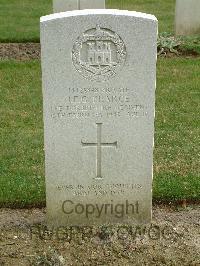 Reichswald Forest War Cemetery - Pearce, Ian Ernest George