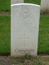 Reichswald Forest War Cemetery - Perry, Edward William