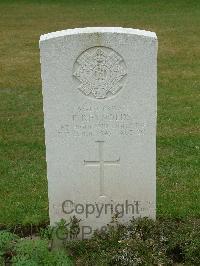 Reichswald Forest War Cemetery - Reynolds, Thomas