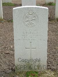 Reichswald Forest War Cemetery - Roberts, Stanley