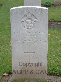 Reichswald Forest War Cemetery - Ross, Walter Eugene