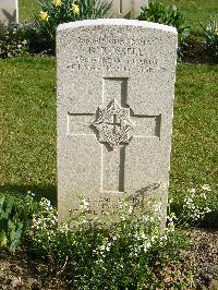 Reichswald Forest War Cemetery - Russell, Robert