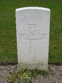 Reichswald Forest War Cemetery - Savage, Ernest Alfred