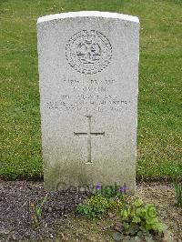 Reichswald Forest War Cemetery - Simon, Thomas