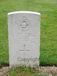 Reichswald Forest War Cemetery - Strickland, Walter Patrick