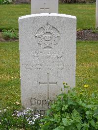 Reichswald Forest War Cemetery - Switzer, John Ross