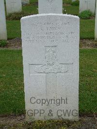 Reichswald Forest War Cemetery - Tawn, Richard