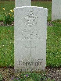 Reichswald Forest War Cemetery - White, Robert Charles Montague