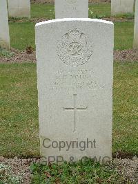 Reichswald Forest War Cemetery - Young, Robert Henry