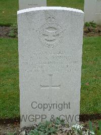 Reichswald Forest War Cemetery - Young, Robert McKay