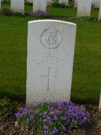 London Cemetery And Extension Longueval - Yates, Alan