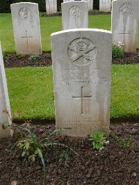 London Cemetery And Extension Longueval - Yates, Reginald