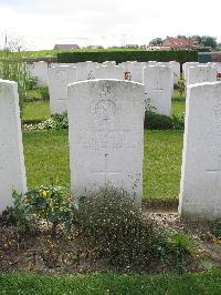 Dochy Farm New British Cemetery - Broxholm, A L