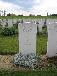 Dochy Farm New British Cemetery - Cluett, H F