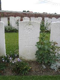 Dochy Farm New British Cemetery - Harwood, P