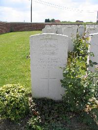 Dochy Farm New British Cemetery - Heseltine, H