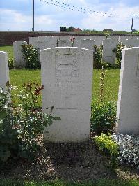 Dochy Farm New British Cemetery - Hinchliffe, L