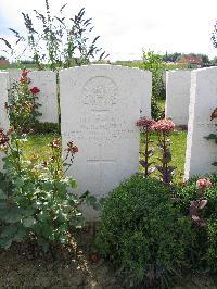 Dochy Farm New British Cemetery - Hinds, William Sydney