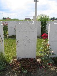 Dochy Farm New British Cemetery - Hollis, W E