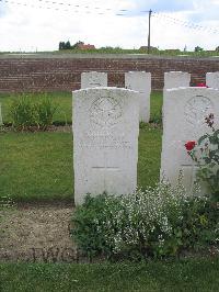 Dochy Farm New British Cemetery - Kinnear, W M