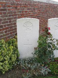 Dochy Farm New British Cemetery - Leek, J