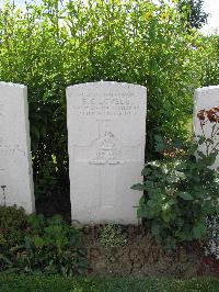 Dochy Farm New British Cemetery - Lovell, E C