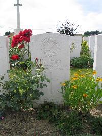 Dochy Farm New British Cemetery - Nunn, L T R