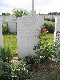 Dochy Farm New British Cemetery - Walsh, M E