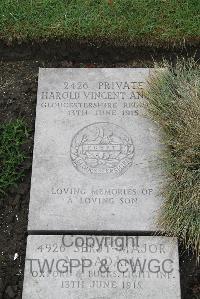 Boulogne Eastern Cemetery - Angell, Harold Vincent