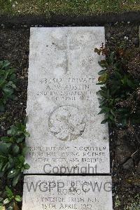 Boulogne Eastern Cemetery - Austin, Arthur William