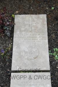 Boulogne Eastern Cemetery - Avery, Thomas William