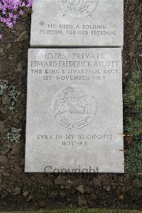 Boulogne Eastern Cemetery - Aylott, Edward Frederick