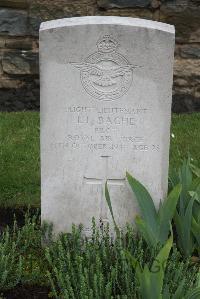 Boulogne Eastern Cemetery - Bache, Leslie Longmore