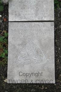 Boulogne Eastern Cemetery - Baines, J E