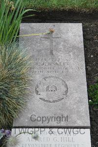 Boulogne Eastern Cemetery - Baker, James John