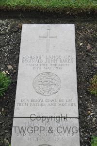 Boulogne Eastern Cemetery - Baker, Reginald John