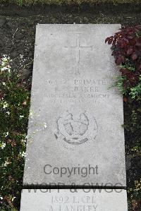 Boulogne Eastern Cemetery - Baker, R A