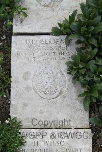 Boulogne Eastern Cemetery - Baker, S G C