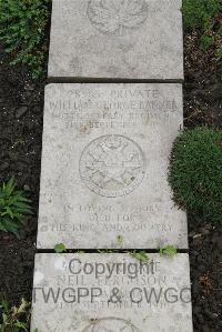 Boulogne Eastern Cemetery - Banner, William George