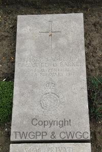 Boulogne Eastern Cemetery - Barker, Edgar Beno