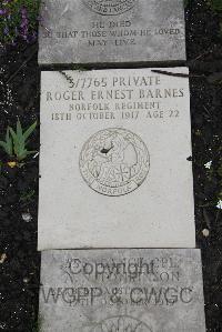 Boulogne Eastern Cemetery - Barnes, Roger Ernest