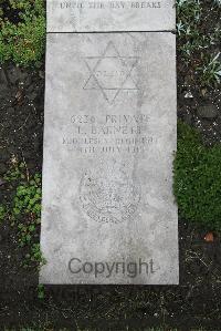 Boulogne Eastern Cemetery - Barnett, L